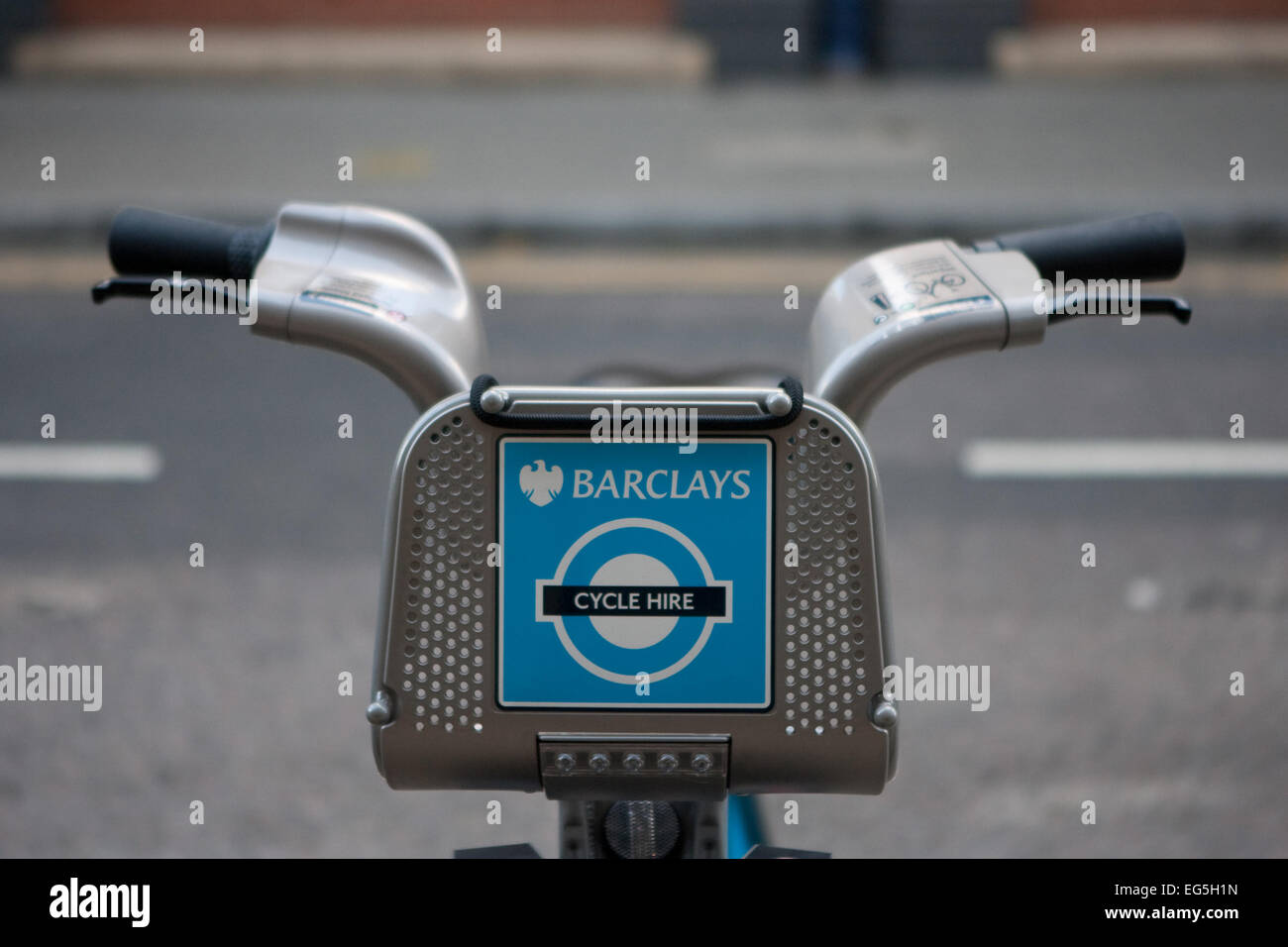 L'embauche d'un vélo dans une station de vélo à Londres Banque D'Images