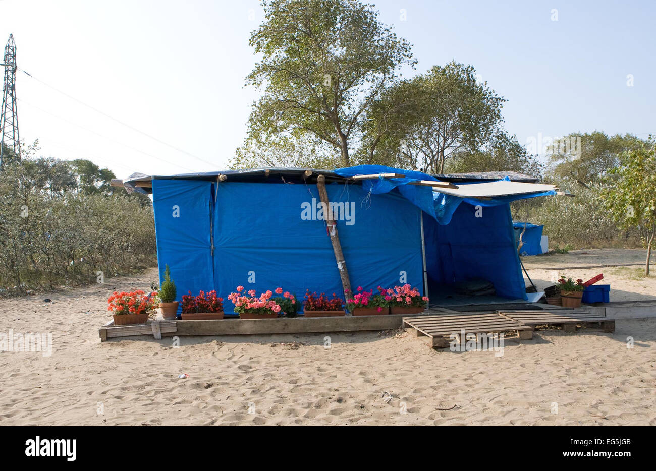 Une vie routinière dans le camp "Jungle" à Calais, France, où des centaines de migrants mis en place à la maison, avec de nombreux espérant saisir l'Angleterre Banque D'Images