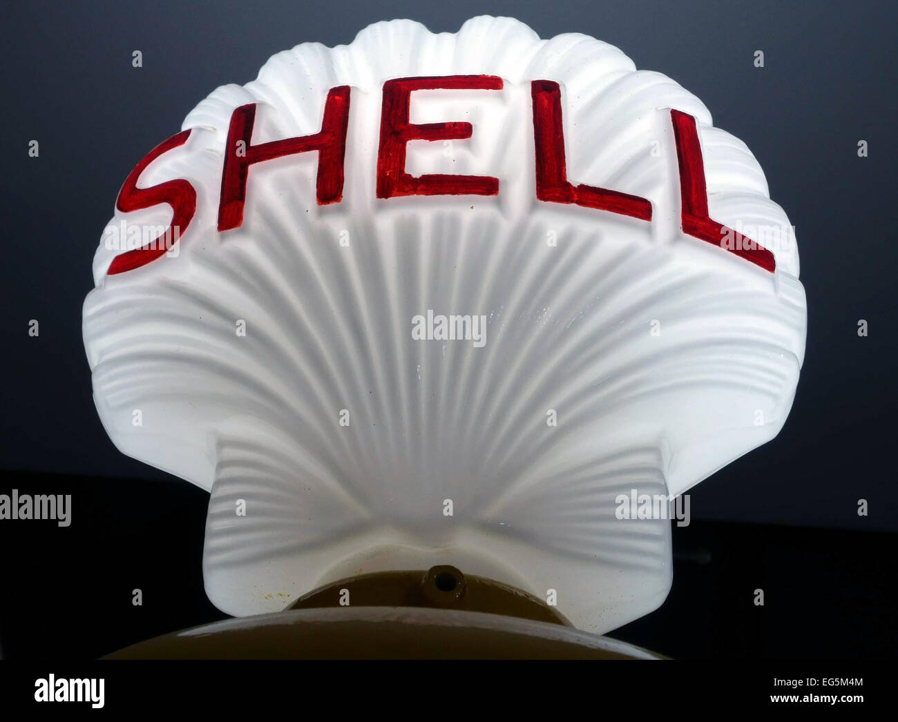 Vintage Shell Petroleum la pompe dans l'ancien musée des sciences, Las Palmas de Gran Canaria, Îles Canaries Banque D'Images