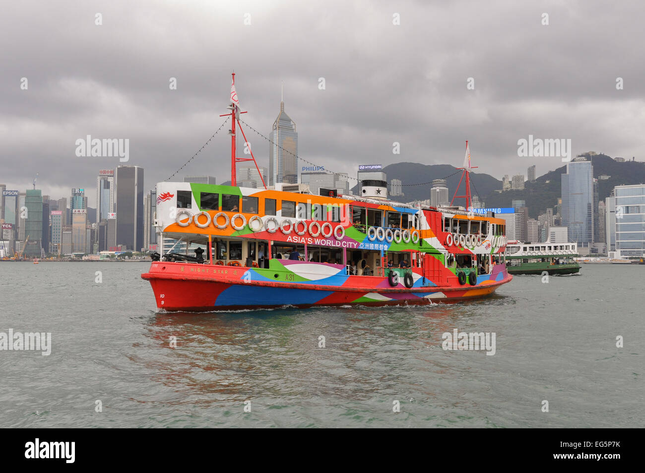 'Night Star' - l'un des douze dont l'exploitation comme le Star Ferry dans le port de Victoria entre l'île de Hong Kong et de Kowloon Banque D'Images