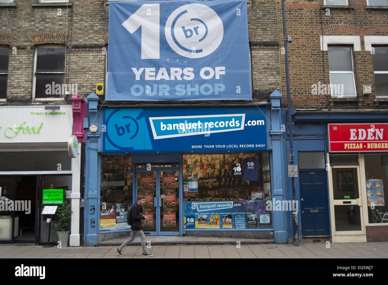 Banquet records, un magasin de disques à Kingston, Surrey, Angleterre, avec  des bannières célébrant 10 ans de trading Photo Stock - Alamy
