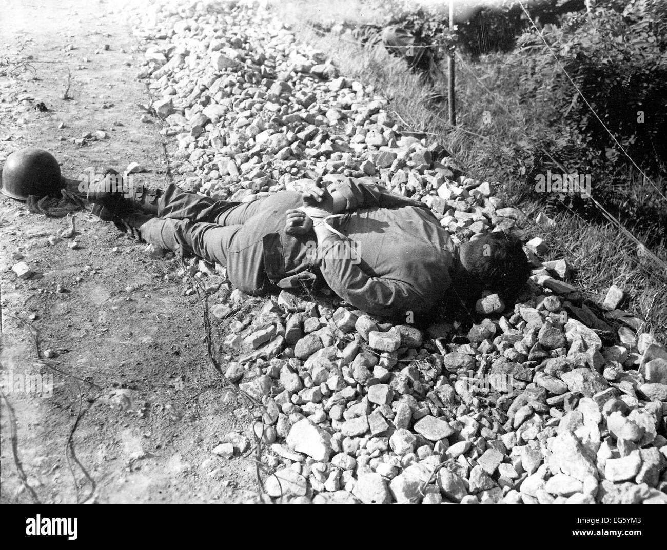 Guerre de Corée (1950-1953), exécuté avec un soldat sud-coréen, les mains liées derrière son dos Banque D'Images