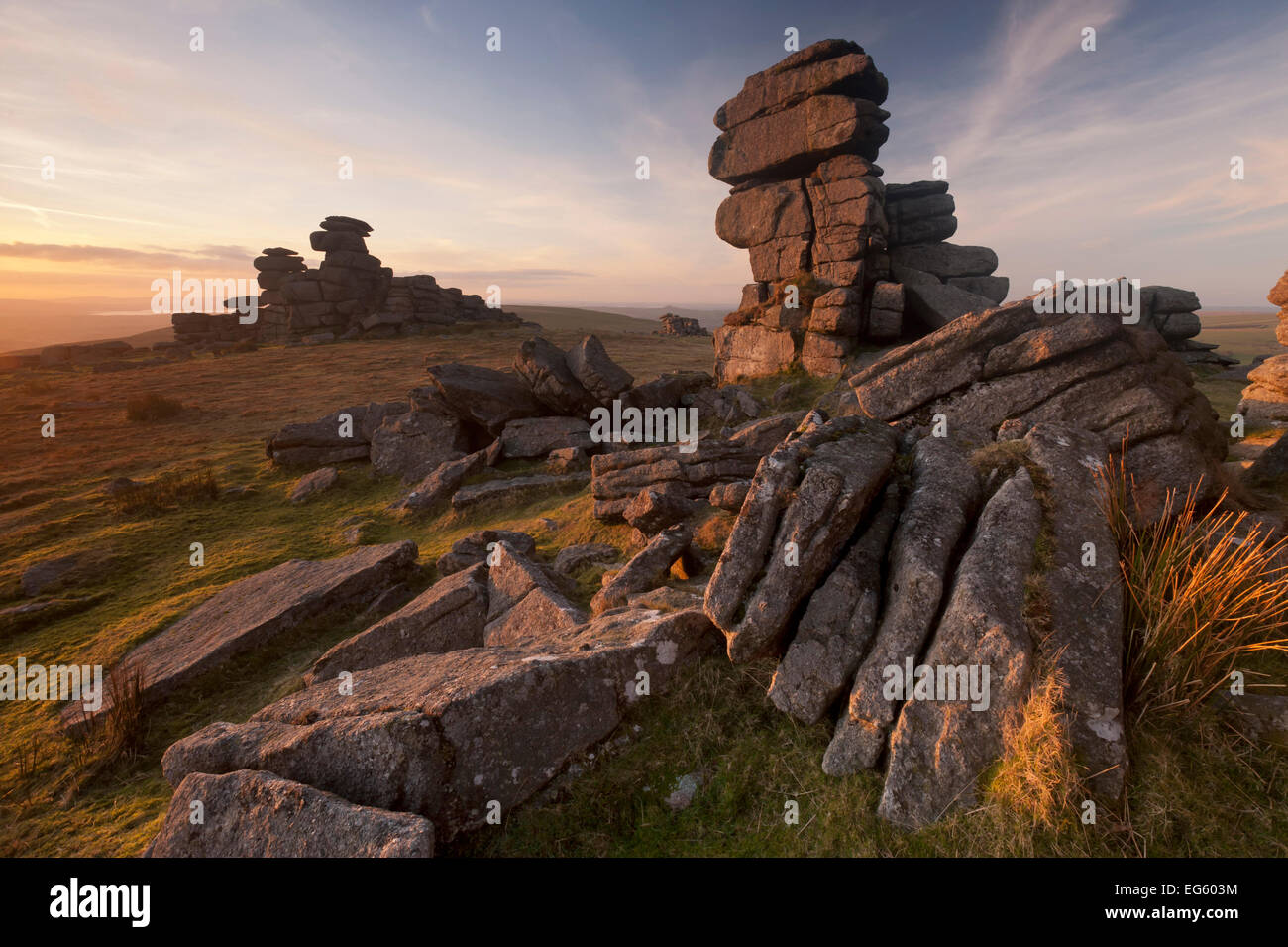 Grand Tor discontinues dans la lumière de fin de soirée, Dartmoor National Park, Devon, Angleterre, Royaume-Uni. Janvier. Années 2020 Livre VISION Plaque. Banque D'Images