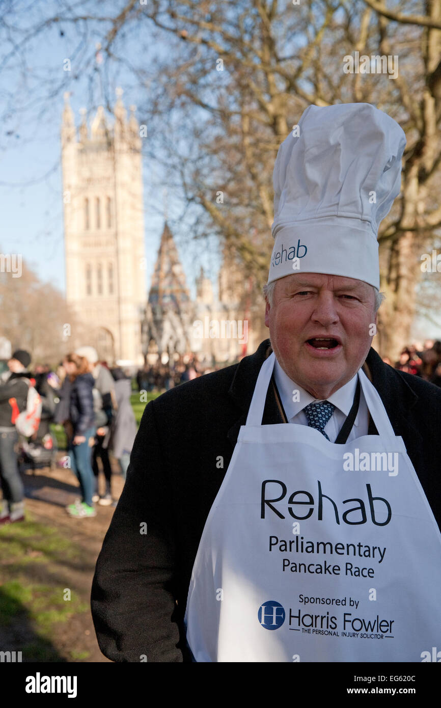 Bob Stewart MP avant la course de crêpes parlementaire députés,2015. Banque D'Images