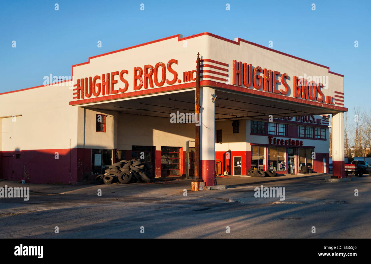 Les frères Hughes et des pneus auto, Wilmington, NC Banque D'Images