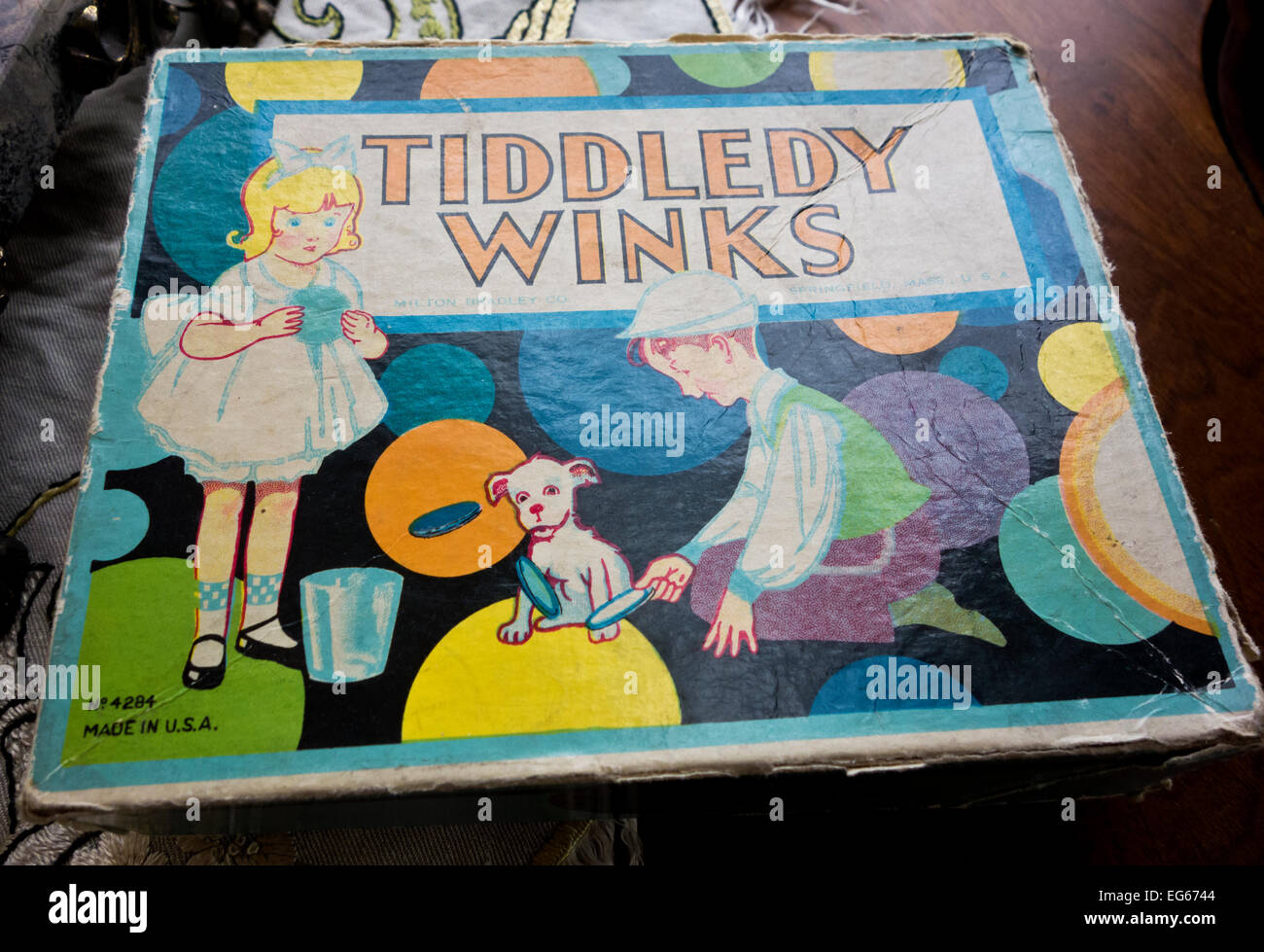 Vieux Fort de vintage jeu d'enfant Tiddledy Winks. Jeu amusant pour les enfants, réalisés aux États-Unis. Banque D'Images