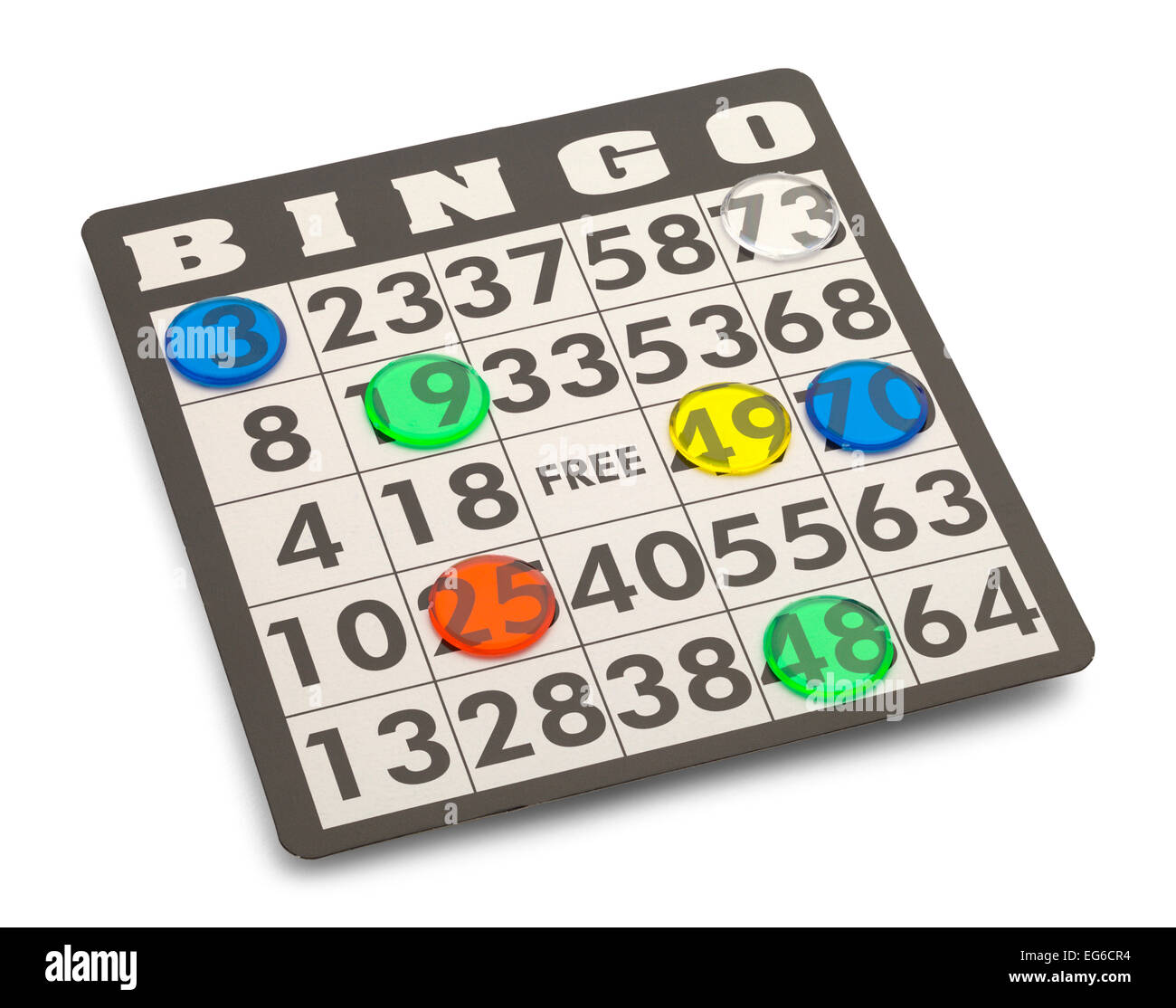 Carte de Bingo avec des pièces de jeu isolé sur fond blanc. Banque D'Images