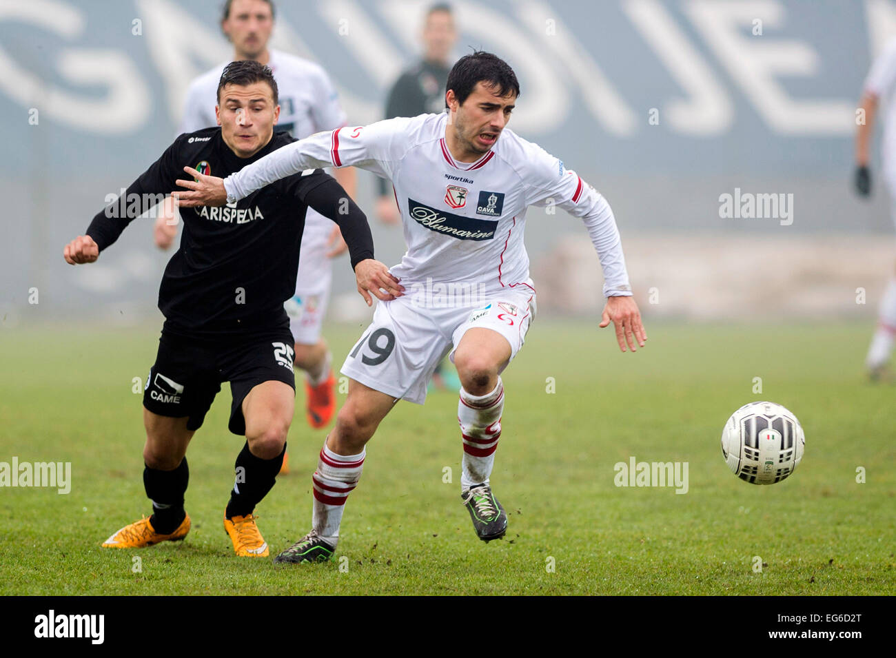 Carpi, en Italie. Feb 14, 2015. Mato Milos (Spezia), Lorenzo Pasciuti (Carpi) Football/soccer : Italien 'Serie B' match entre Carpi FC 0-0 Spezia Calcio au Stadio Sandro Cabassi à Carpi, Italie . © Maurizio Borsari/AFLO/Alamy Live News Banque D'Images