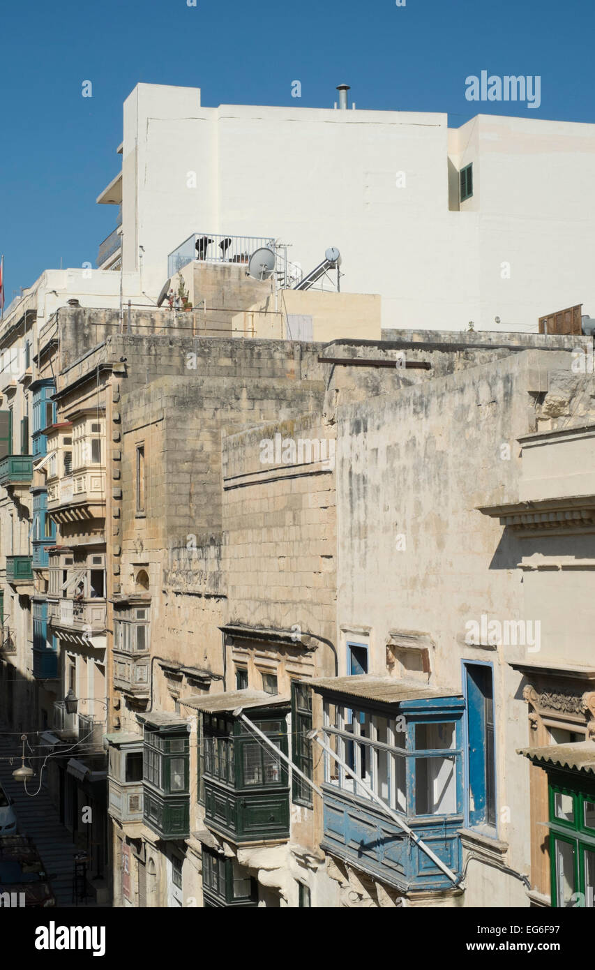 Bâtiments à St Paul's Street, Valletta, Malte Banque D'Images