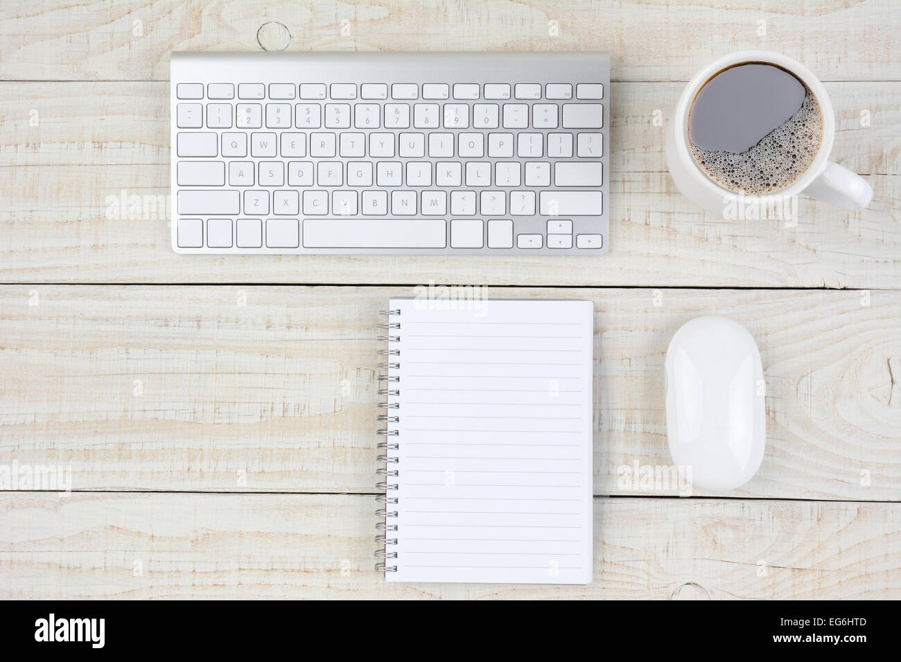 Espace De Travail Avec Clavier Café Tasse Fleur Bloc-notes Avec Ressort  Pour L'idée Note Objectif Plan écriture Concept Intelligen Image stock -  Image du cuvette, plat: 241285219