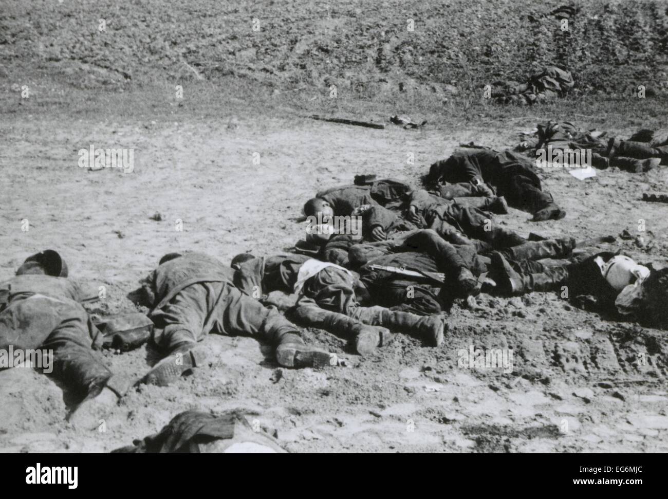 Les soldats russes sont morts brûlés lors de l'invasion allemande de l'Union soviétique à l'été 1941. L'opération Barbarossa, les Nazis Banque D'Images