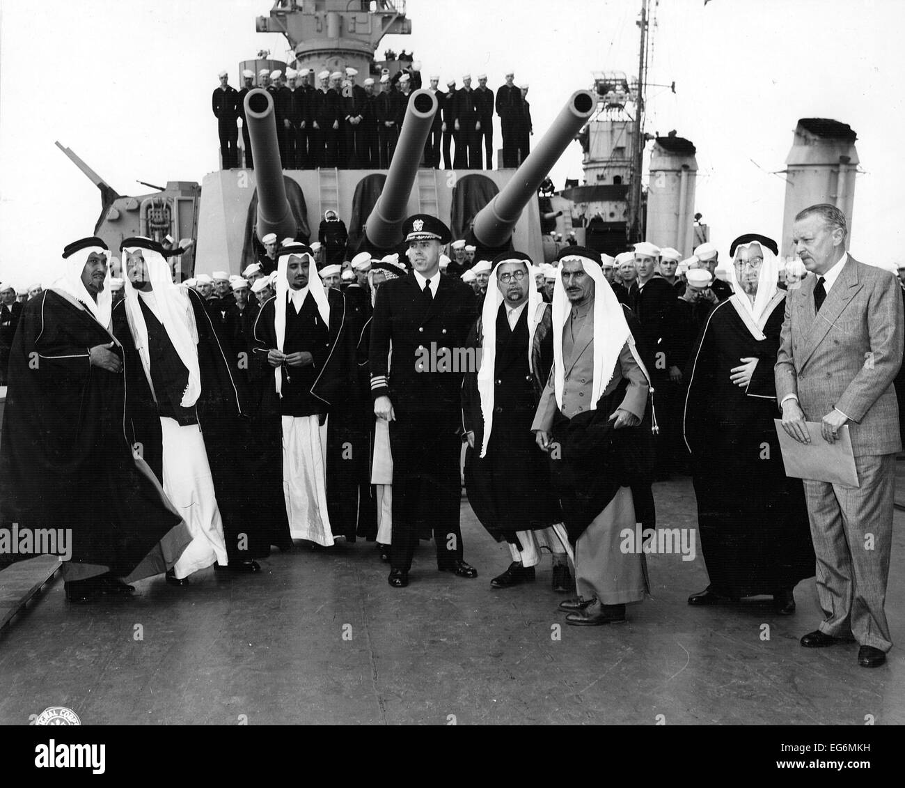 L'Arabie Saoudite, à l'entourage du roi Ibn Saoud, à bord de l'USS Quincy. Le roi se réunira avec le RAD sur le navire en grand Bitter Banque D'Images