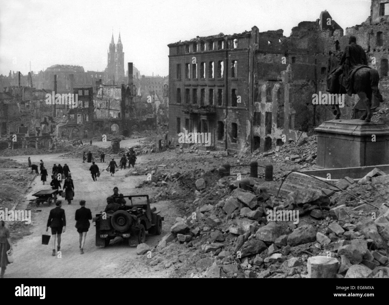 Ville bavaroise de Nuremberg après sa capture par l'armée américaine dans une bataille d'avril 17-21, 1945. Dans la distance, est le Banque D'Images