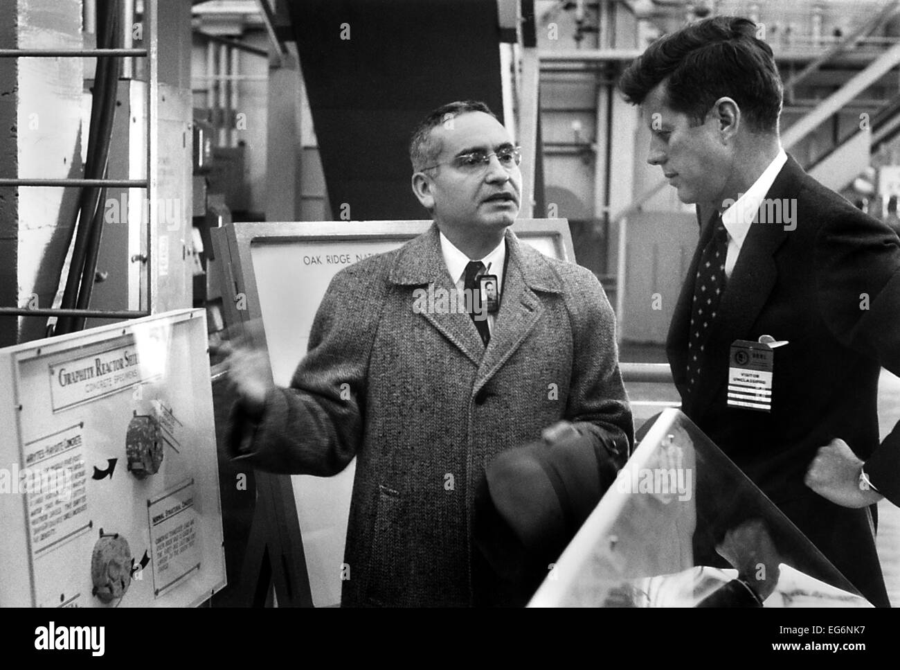 Le Dr Alvin Weinburg et le sénateur John F. Kennedy au réacteur Graphite, Oak Ridge National Lab. Le réacteur Graphite à X-10 Banque D'Images