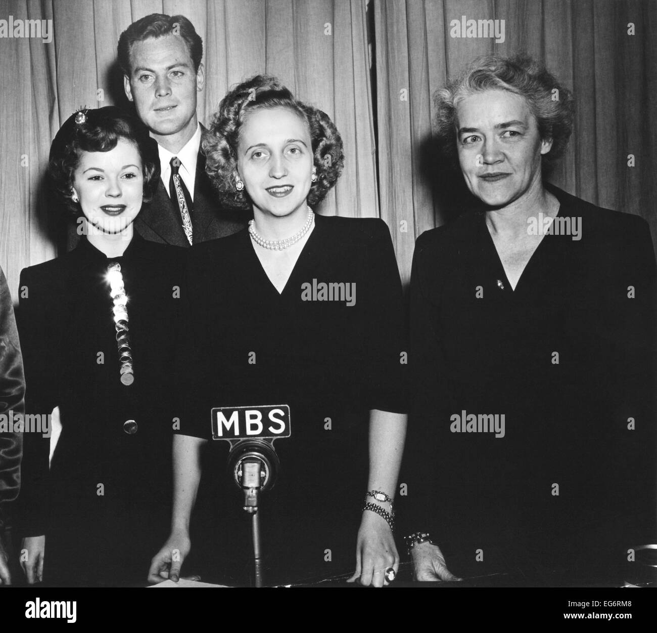 Margaret Truman a effectué une diffusion à partir de la Maison Blanche dans le cadre de la campagne de la Marche des Dix Sous. Participant au programme Banque D'Images