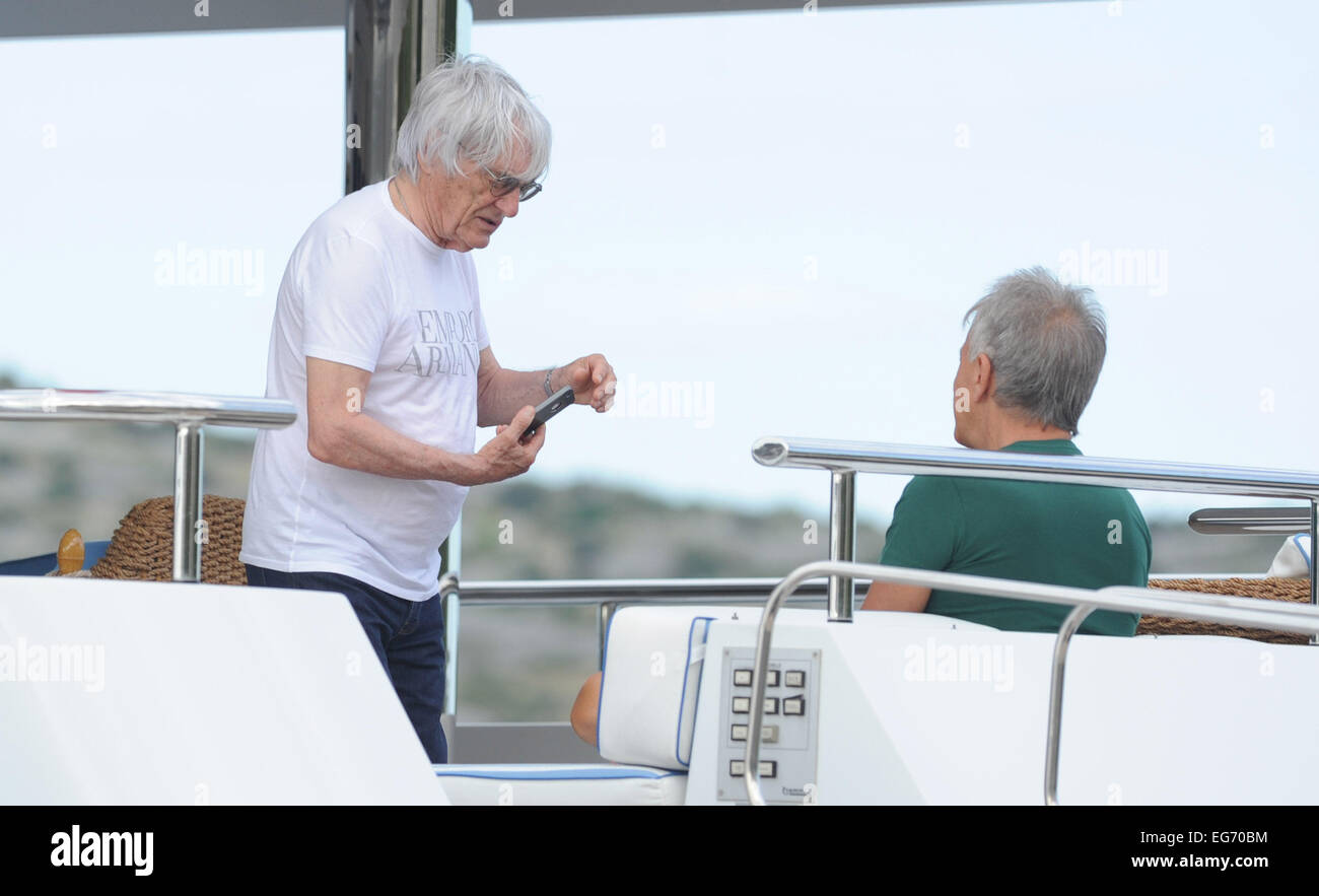 Bernie Ecclestone et son épouse Fabiana Flosi passer du temps avec des amis sur leur yacht Petara comprend : Bernie Ecclestone Où : Sibenik, Croatie Quand : 16 août 2014 Banque D'Images