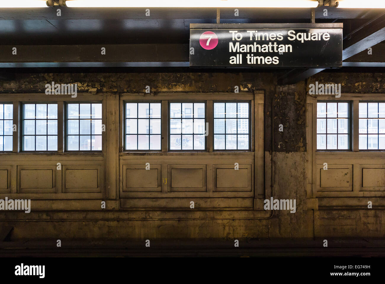 La ville de New York, USA - 2 août 2013:l'une des nombreuses stations de métro de New York menant à Times Square. Banque D'Images