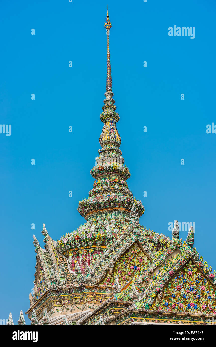 Sur le toit du grand palais détail chedi Thaïlande Bangkok Banque D'Images