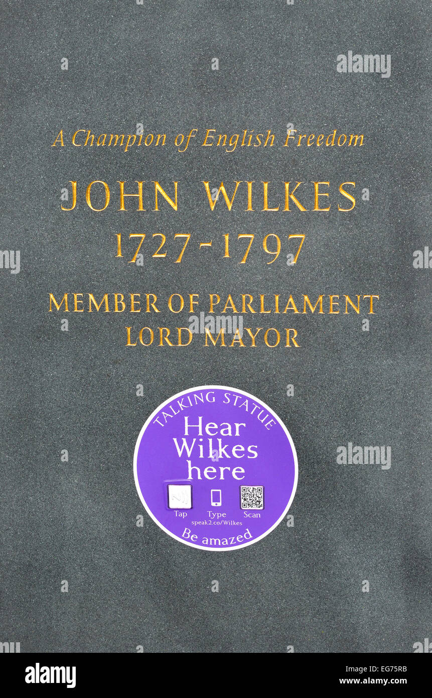 Londres, Angleterre, Royaume-Uni. base d'une statue de John Wilkes, l'une des statues d'audience - information disponible via téléphone mobile ap Banque D'Images