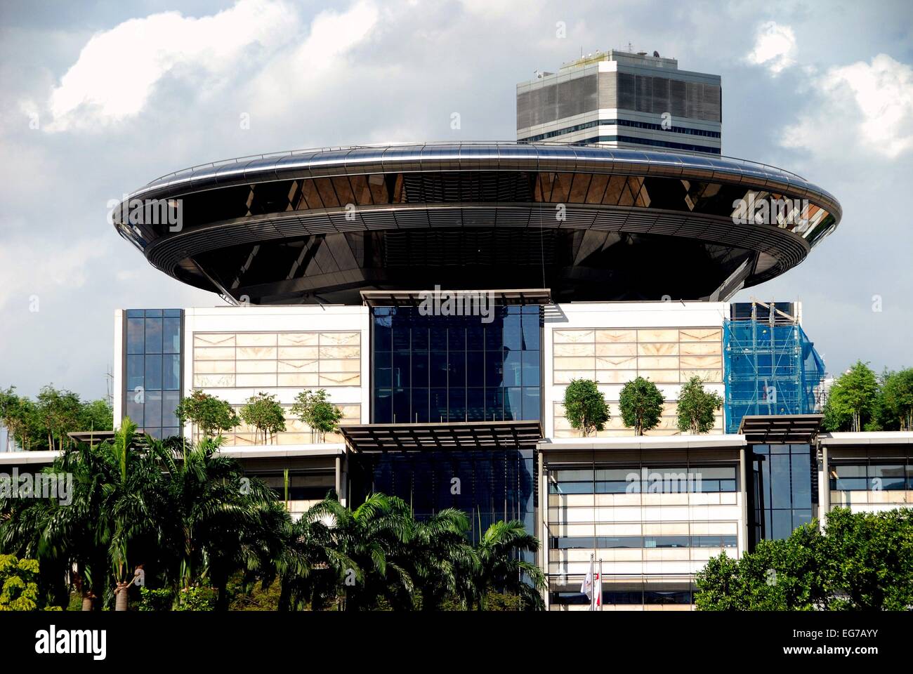 Singapour : Le nouveau bâtiment de la Cour suprême conçu par l'architecte britannique Sir Norman Foster ressemble à une soucoupe volante Banque D'Images