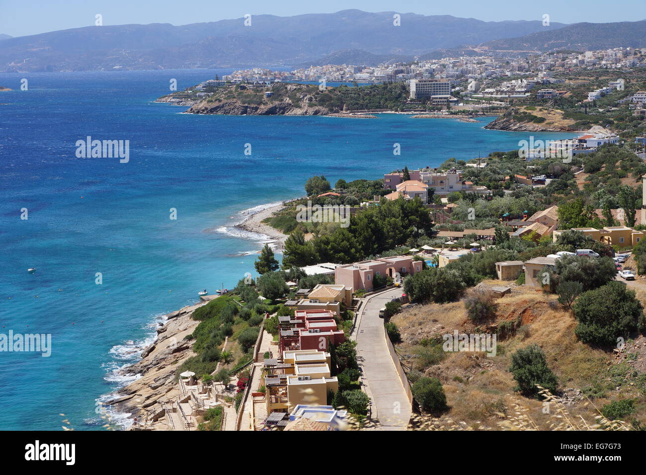 La baie de Mirabello et Agios Nikolaos voir l'île de Crète, Grèce Banque D'Images