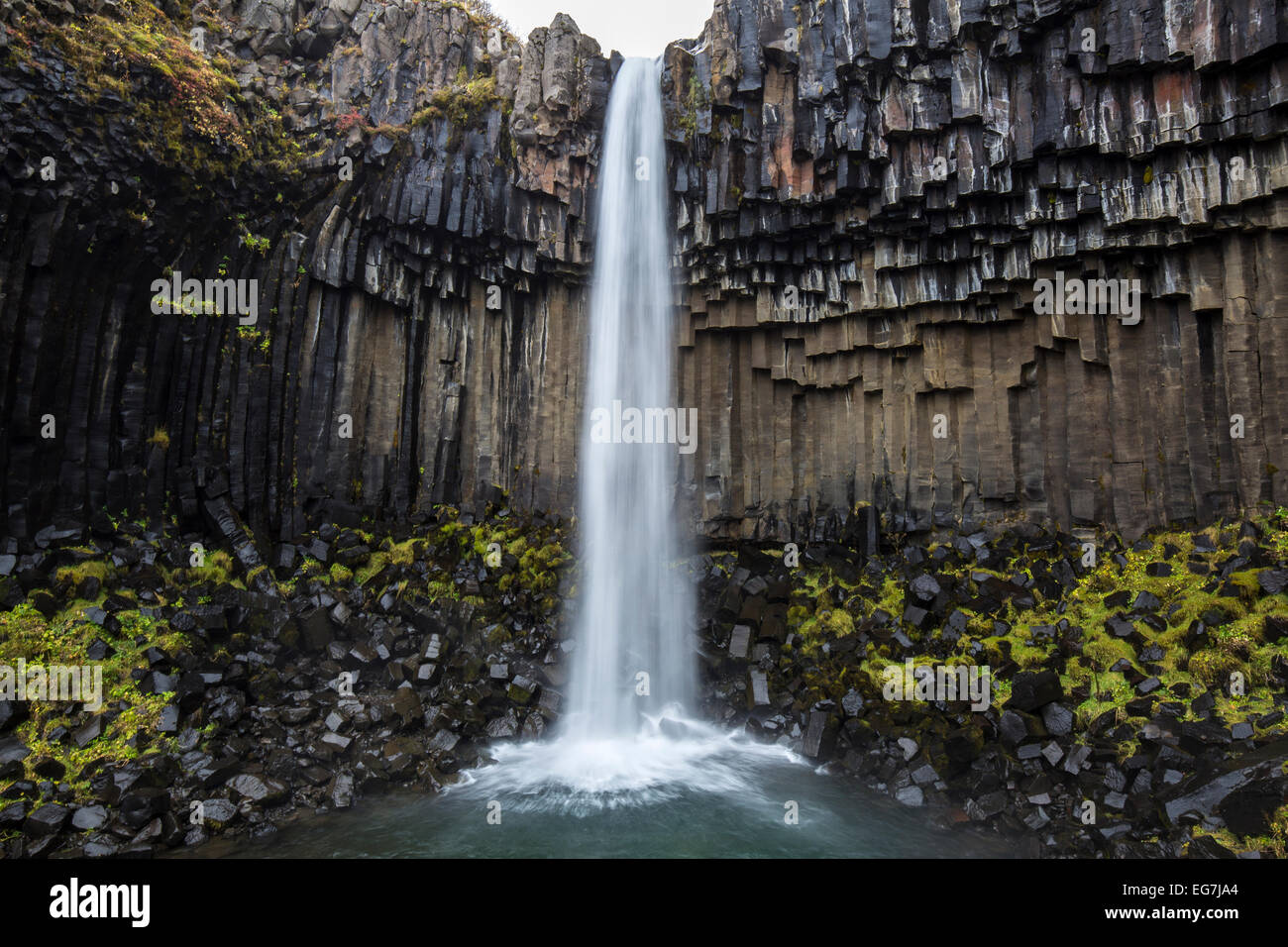 svartifoss-waterfalls-banque-de-photographies-et-d-images-haute