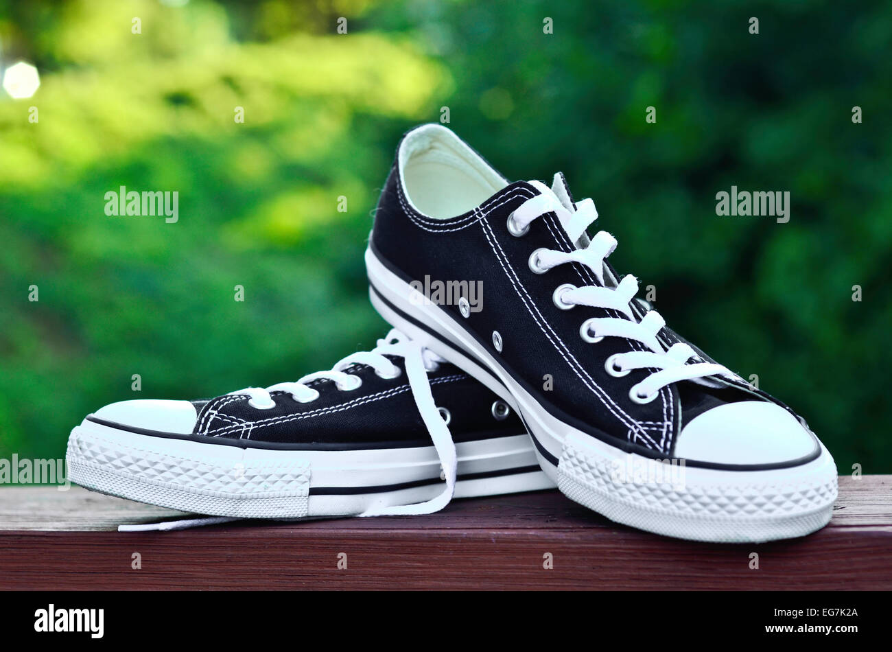 White and green sneakers Banque de photographies et d'images à haute  résolution - Alamy