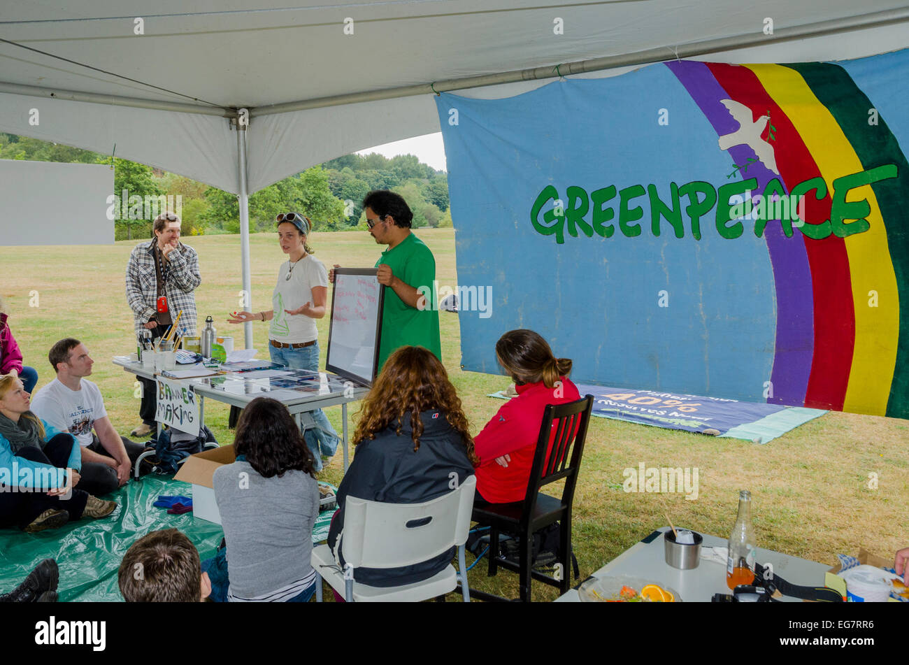 Des militants de Greenpeace conduite désobéissance civile à l'atelier Festival du Rainbow Warrior, Greenpeace 40e anniversaire à J Banque D'Images
