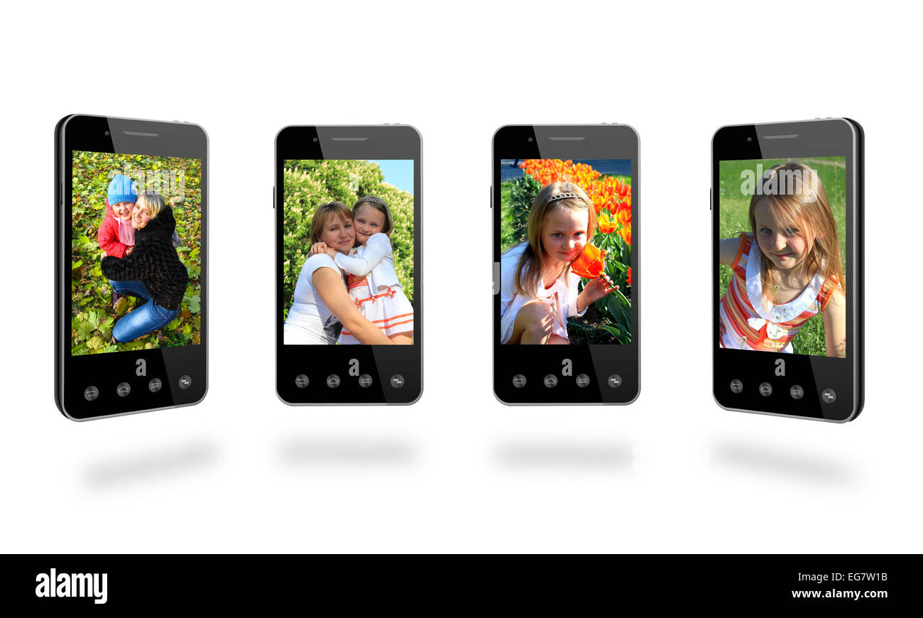 Quatre téléphones modernes avec des images colorées isolé sur fond blanc Banque D'Images