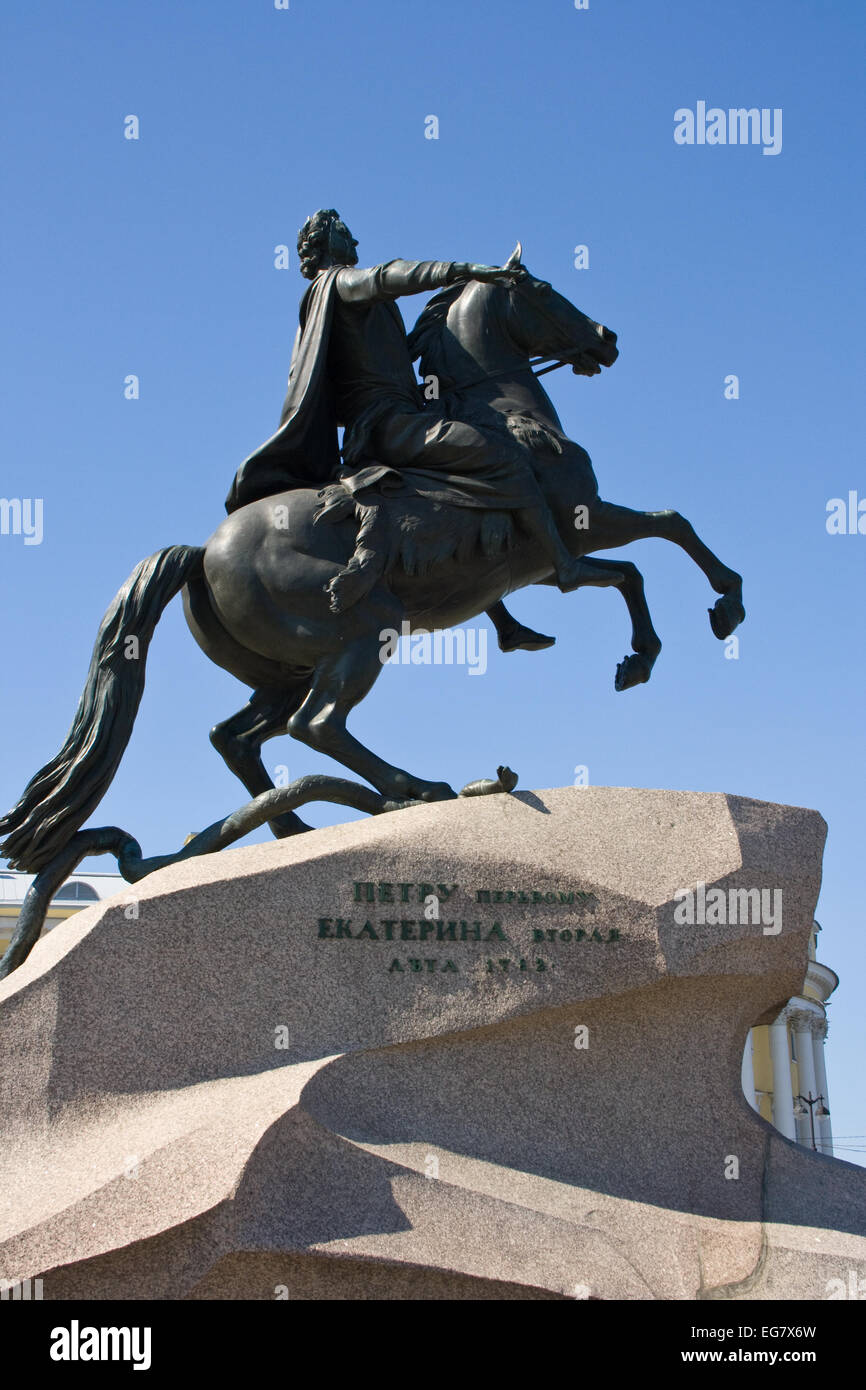 "Le cavalier de Bronze" - le célèbre monument du tsar russe Pierre le un à Saint-Pétersbourg. La Russie. Banque D'Images