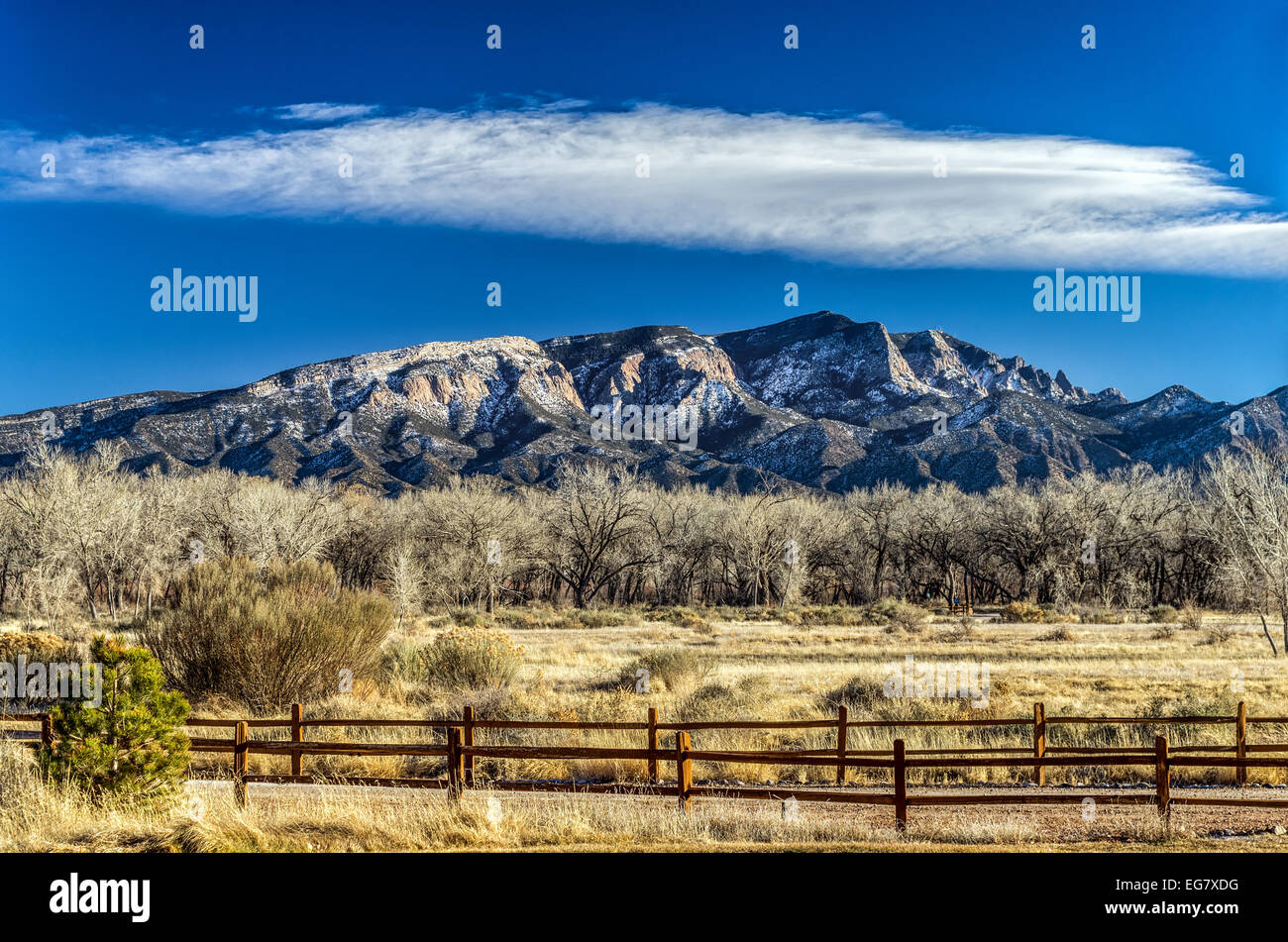 Vue sur le montagnes de Sandia en dehors de Albuquerque au Nouveau Mexique USA Banque D'Images