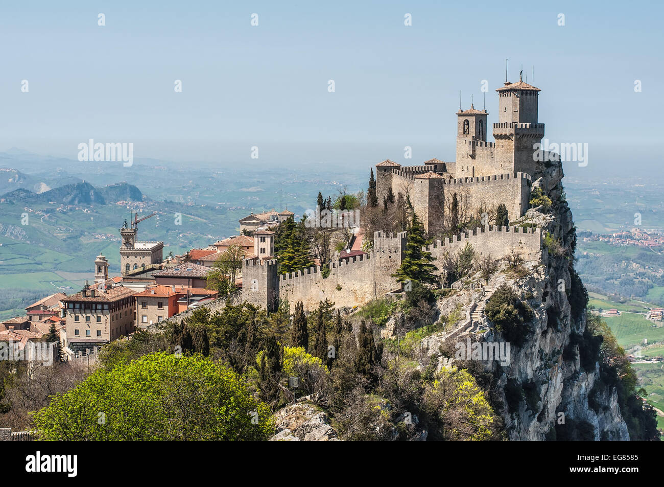 La forteresse Guaita (Prima Torre) est la plus ancienne et la plus célèbre tour sur le mont Titano, San Marino. Banque D'Images