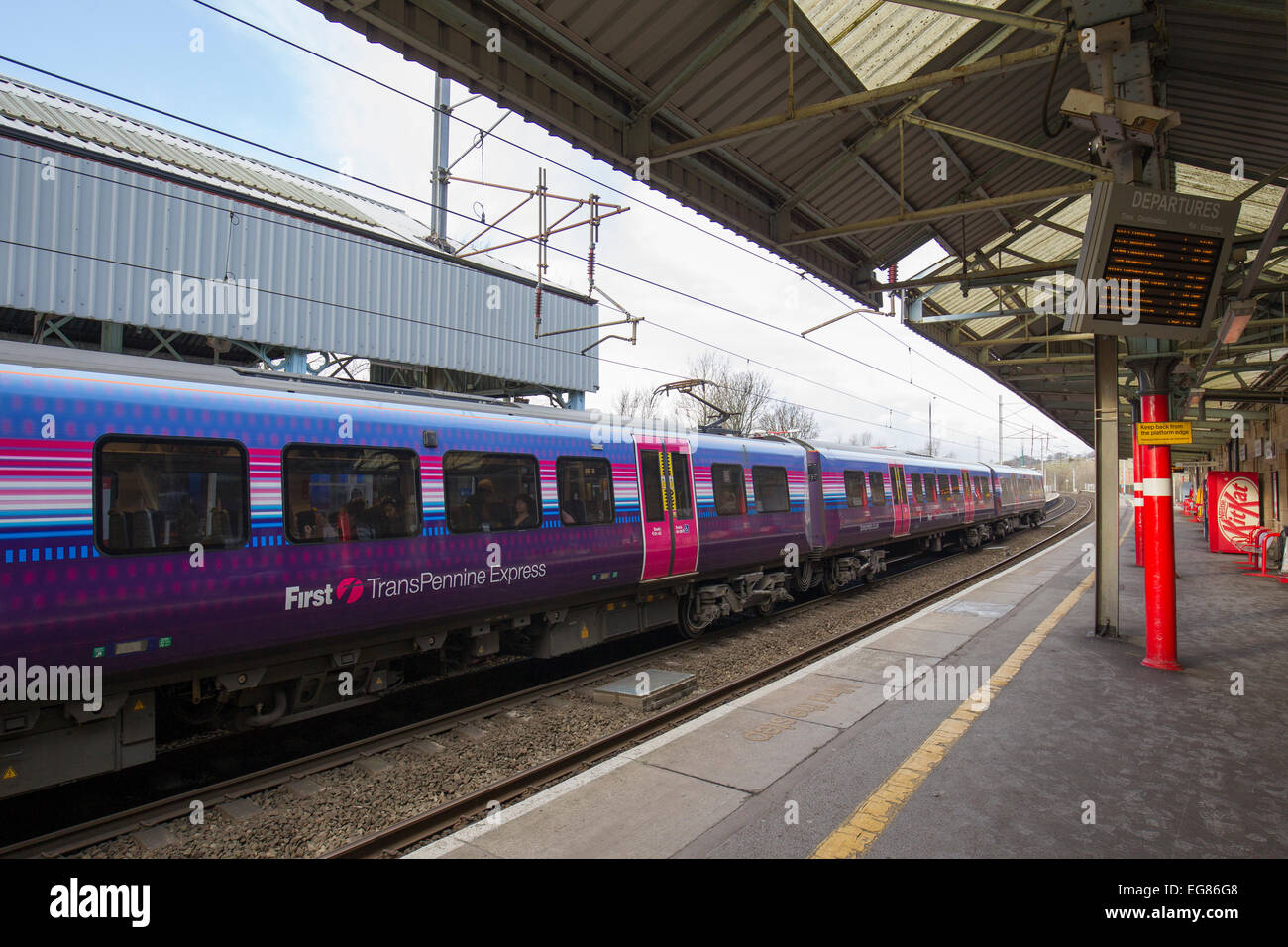 First TransPennine Express à Oxenholme gare sur la ligne de la Côte Ouest Banque D'Images