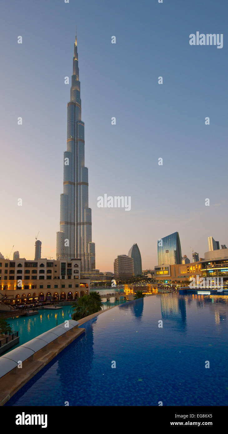 Dubaï, Émirats arabes unis - 2 janvier : Burj Khalifa le 2 janvier 2012 à Dubaï, AUX ÉMIRATS ARABES UNIS. Burj Khalifa est actuellement le plus haut bâtiment de la wor Banque D'Images