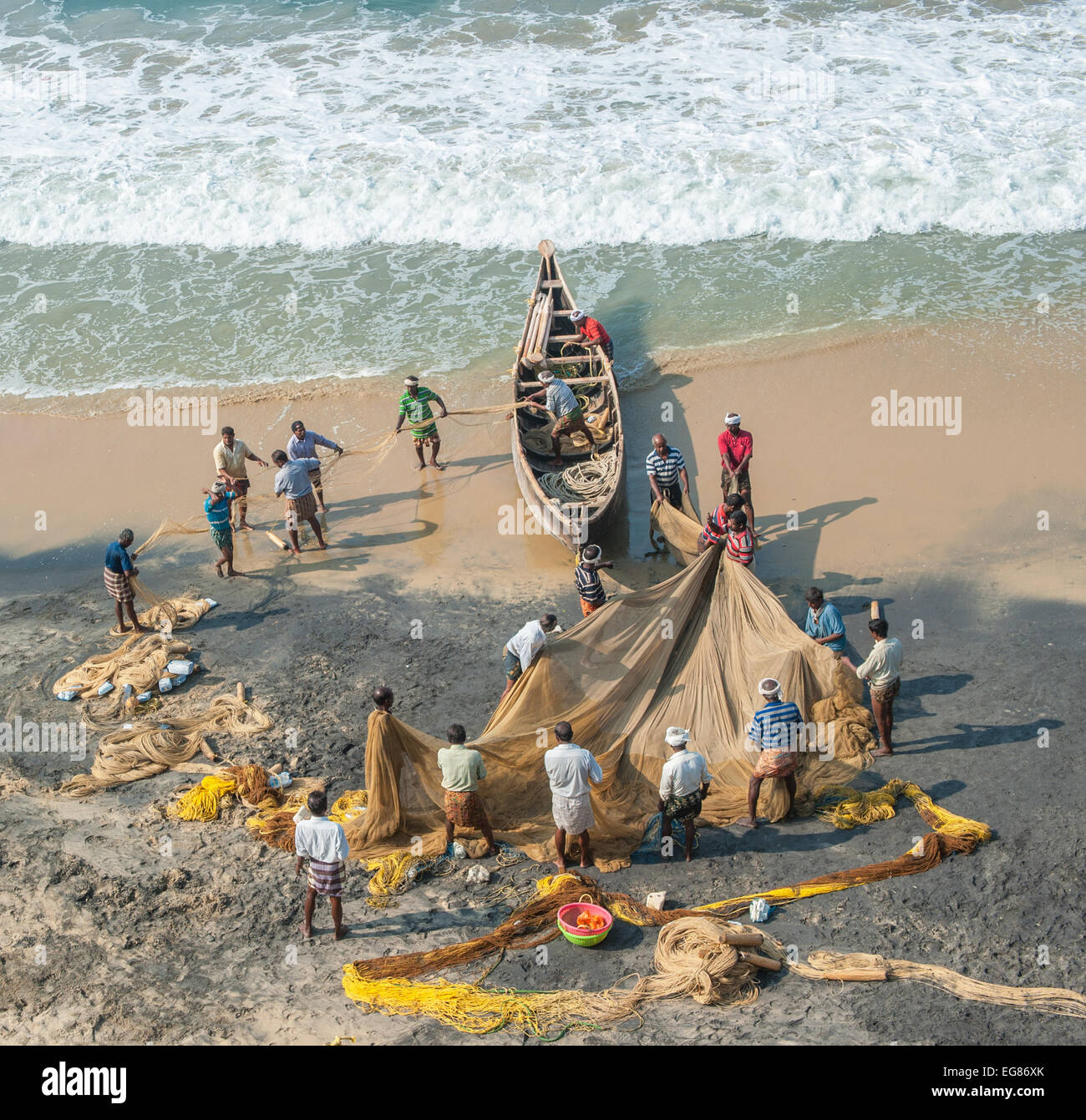 KERALA, INDE - Janvier 19 : la pêche traditionnelle dans le sud de l'Inde, 19 janvier 2013, dans le Kerala, Inde Banque D'Images