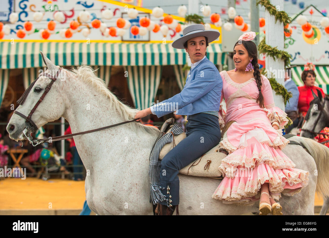 Séville, ESPAGNE - Avril 26 : les cavaliers à la foire d'Avril de Séville, 26 avril 2012 à Séville, Espagne Banque D'Images