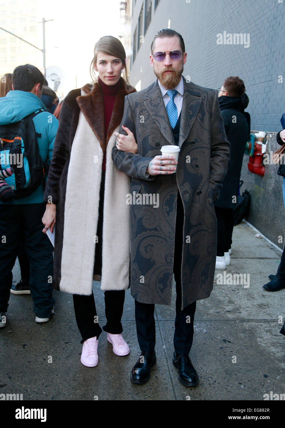 Veronika Heilbrunner et Justin O Shea arrivant au défilé Michael Kors à New York City - Feb 18, 2015 - Photo : Manhattan piste/Charles Eshelman/photo alliance Banque D'Images