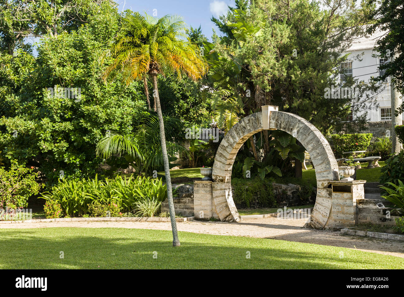 Une porte de lune traditionnel dans un parc à Saint Georges (Bermudes). Banque D'Images