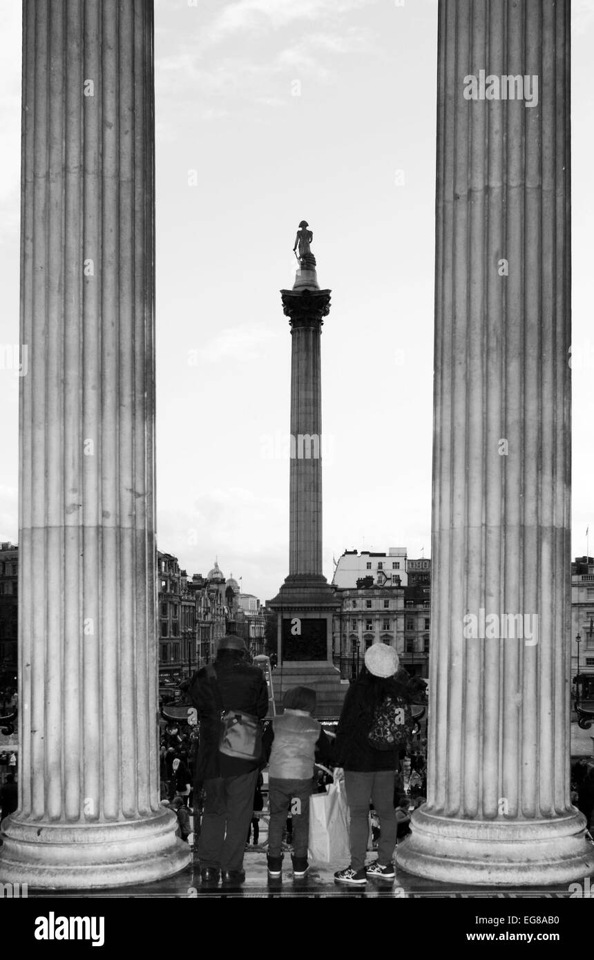 Vue de Trafalgar Square, Londres, Angleterre, extrait de l'avant de la National Portrait Gallery Banque D'Images