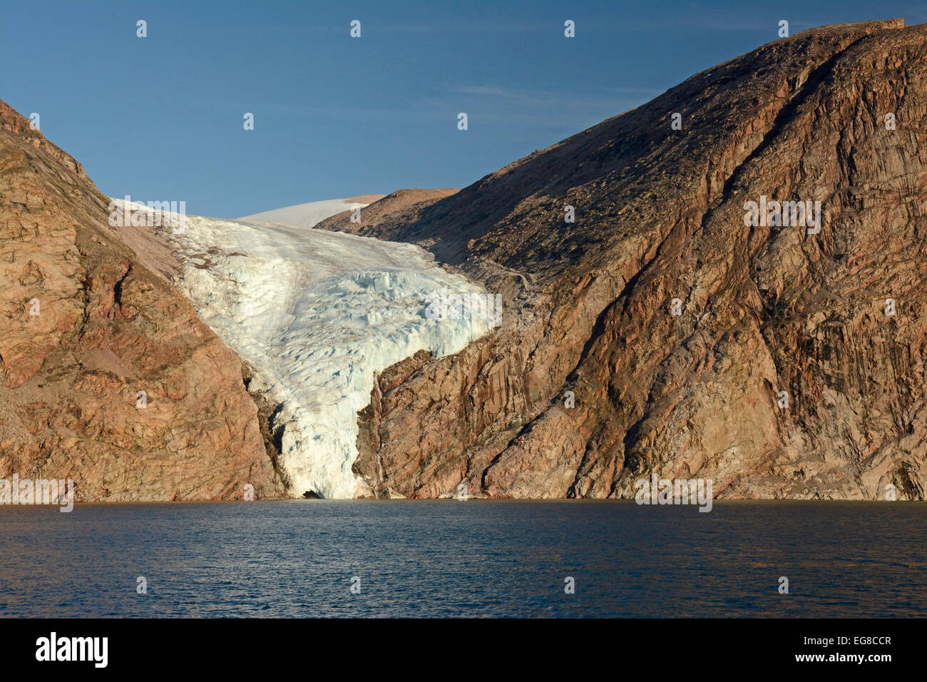 L'île de Baffin, Nunavut, Canada, des glaciers qui se jettent dans la mer, Août Banque D'Images
