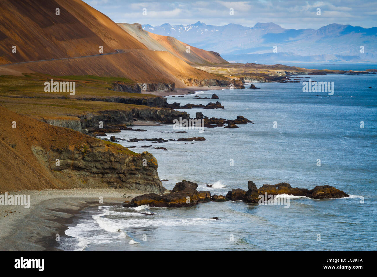 Lonsfjordur. Les fjords de l'Est. L'Islande, l'Europe. Banque D'Images