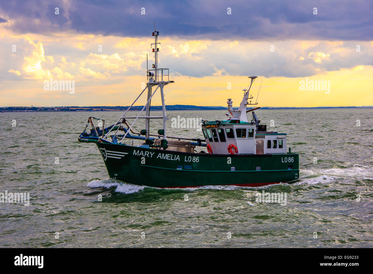 Bateau à Mary Amelia LO 86 voile de Southend-on-Sea au coucher du soleil, Essex, Angleterre, Royaume-Uni Banque D'Images