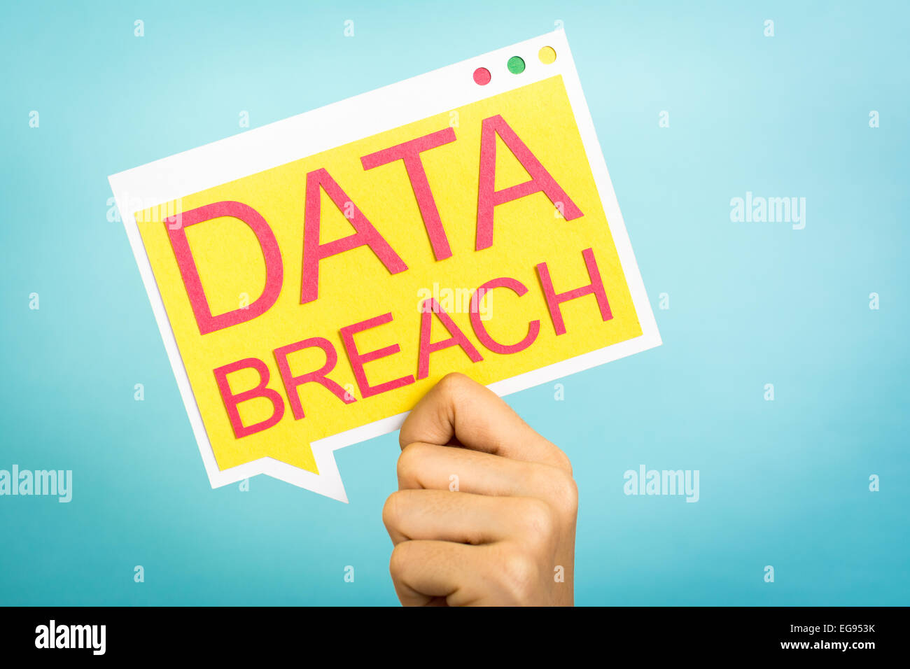 Main tenant une bulle avec 'Data' Violation mots. Concept de sécurité. Banque D'Images