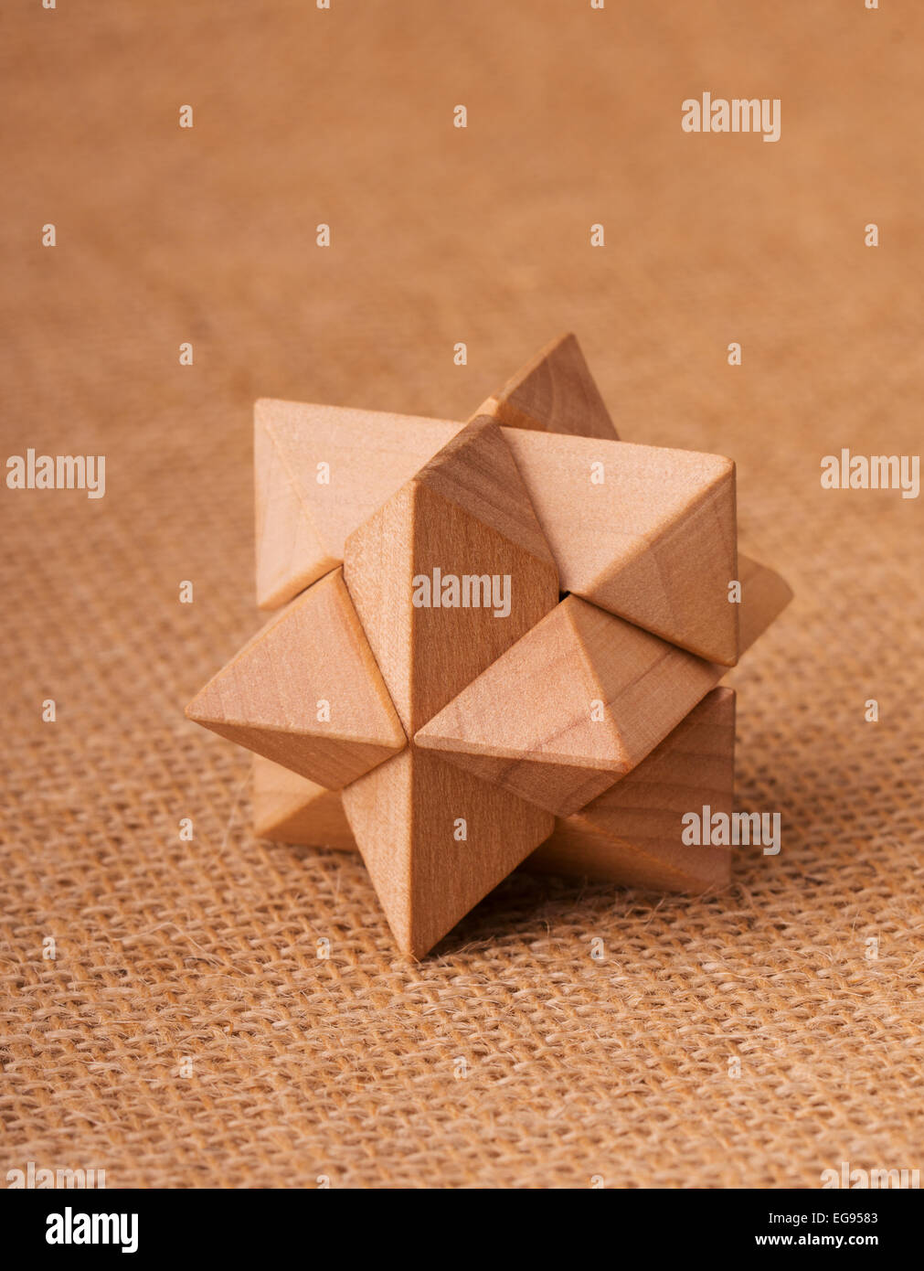 Puzzle en bois en forme d'étoiles Banque D'Images