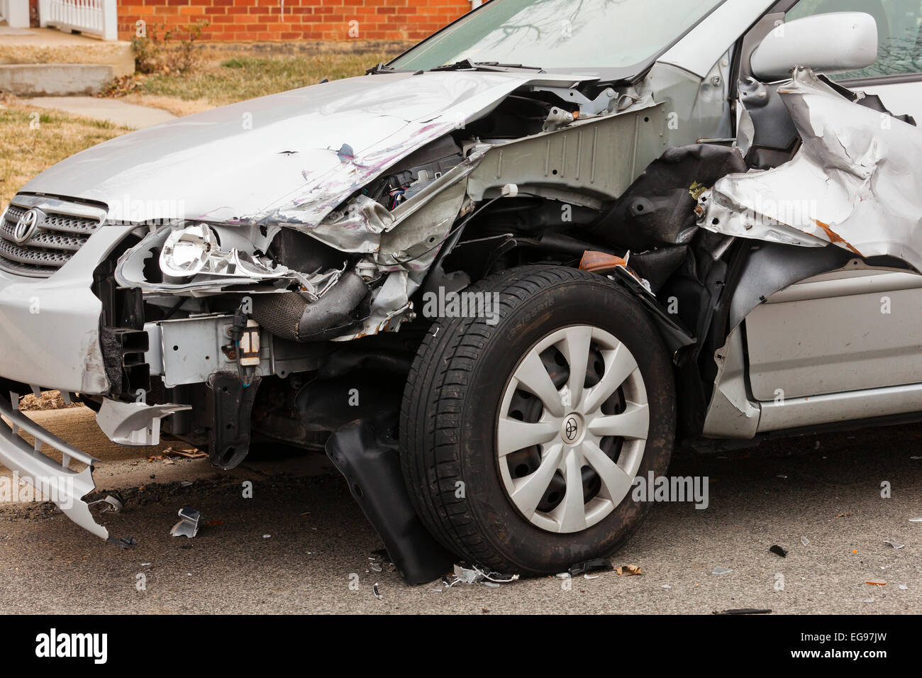 Volkswagen avec l'extrémité avant des dommages d'accident - USA Banque D'Images