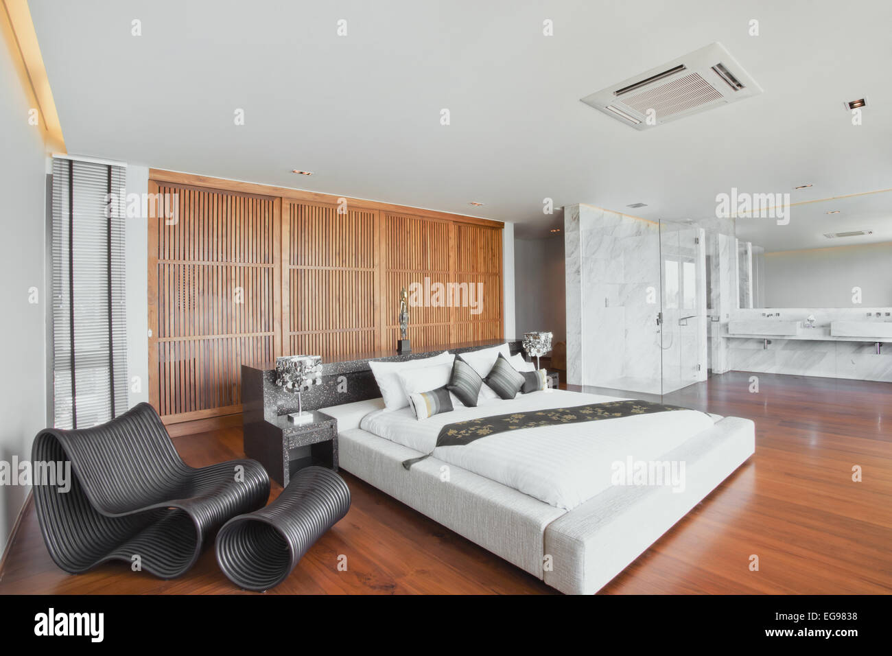 Vue panoramique de Nice chambre de style moderne chaleureux Banque D'Images