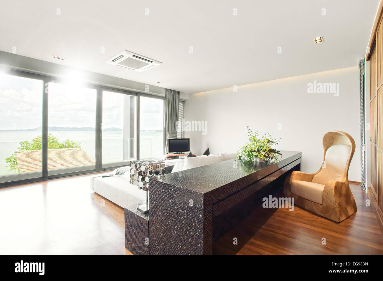 Vue panoramique de Nice chambre confortable avec piscine d'été Banque D'Images