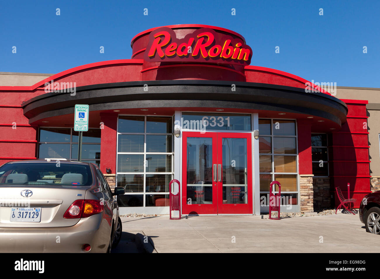 Devanture rouge Banque de photographies et d’images à haute résolution