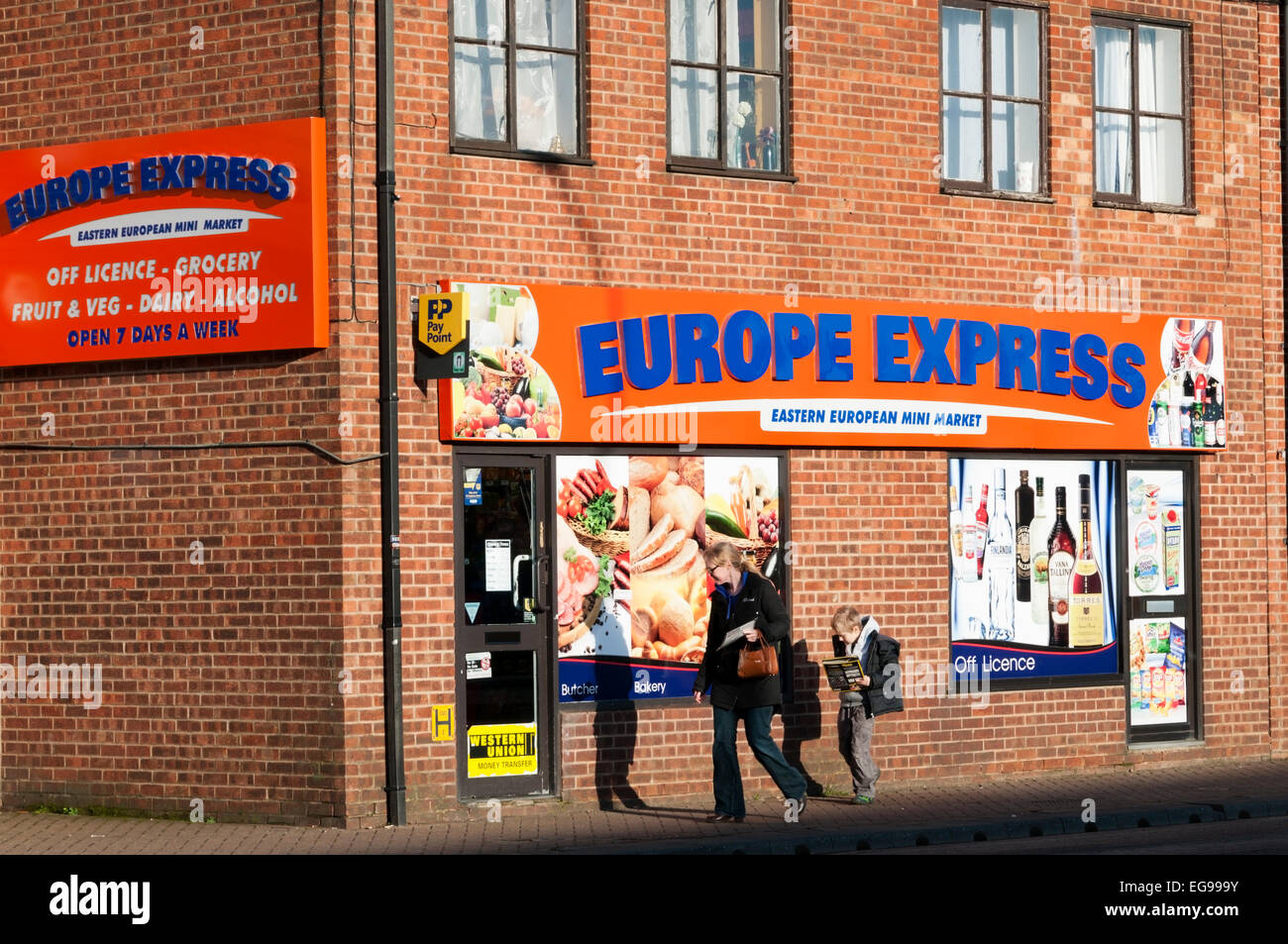 Un supermarché d'Europe orientale, d'immigrants récents, à King's Lynn, Norfolk. Banque D'Images