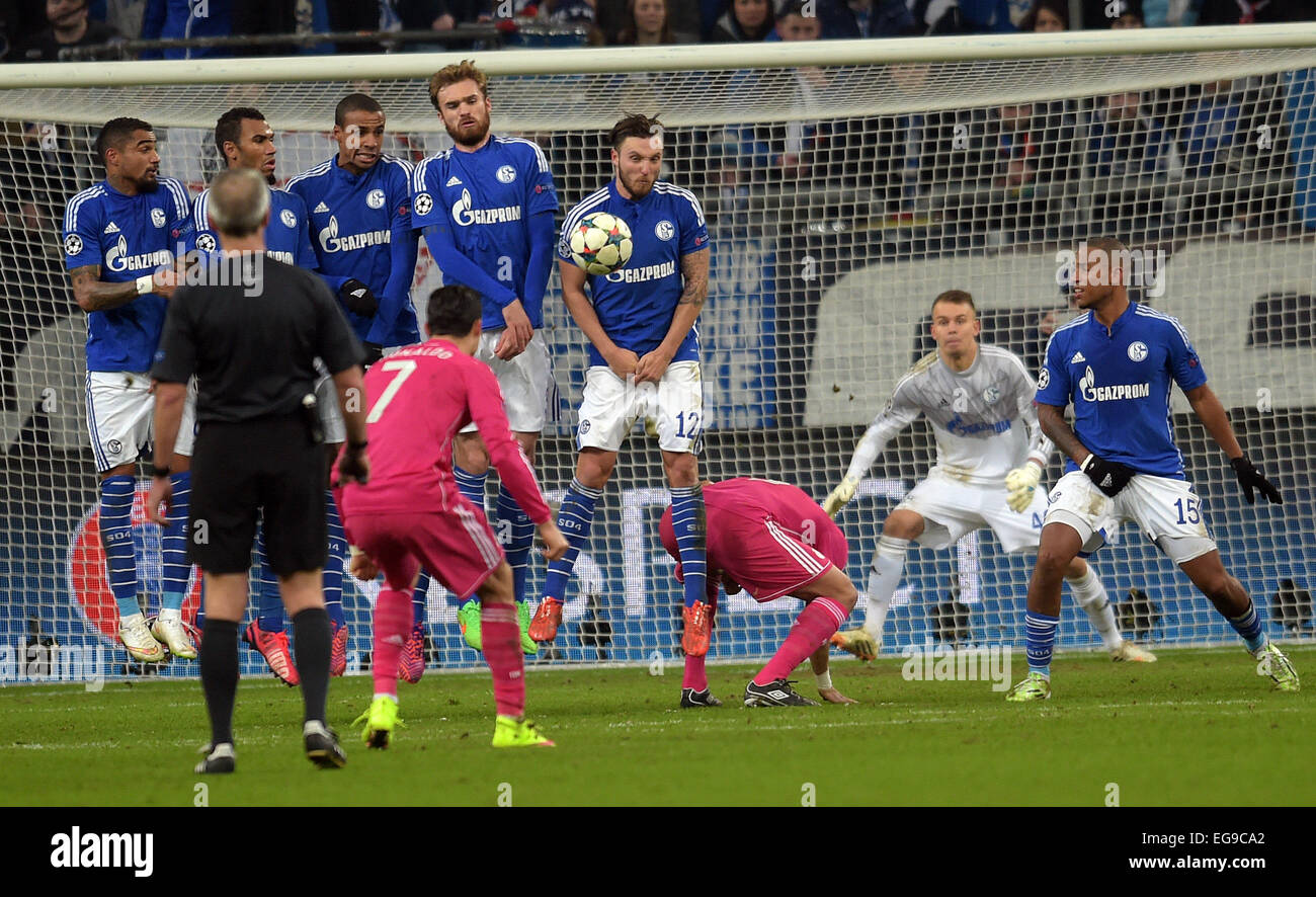 Madrid Cristiano Ronaldo en action lors de la Ligue des Champions Tour de 16 match de football FC Schalke 04 vs Real Madrid à Gelsenkirchen, 18 février 2015. Photo : Federico Gambarini/dpa Banque D'Images